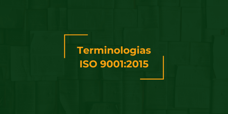 Imagem de vários livros de background e a frase "Terminologias da ISO 9001:2015" centralizada, em destaque.