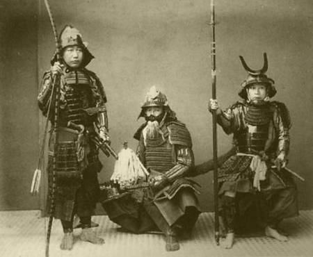 samurais trajados para guerra contra a Venda de CERTIFICADOS ISO